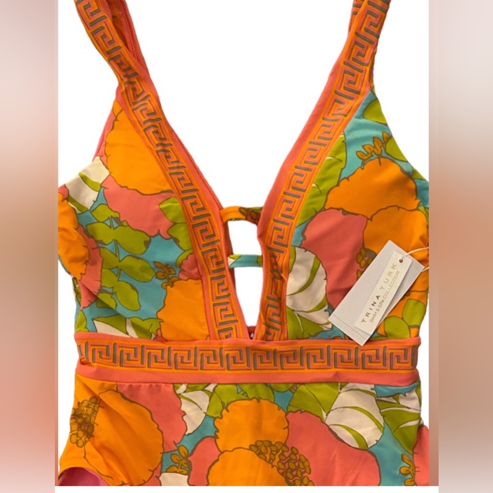 TRINA TURK PLAYA DE FLOOR PLUNGE MAILLOT,
PERFECT FOR SUMMER TRIPS - Picture 7 of 12